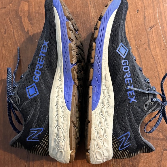 New Balance Fresh Foam 880 Gore Tex Running Shoes - Size 7.5 - Picture 5 of 10